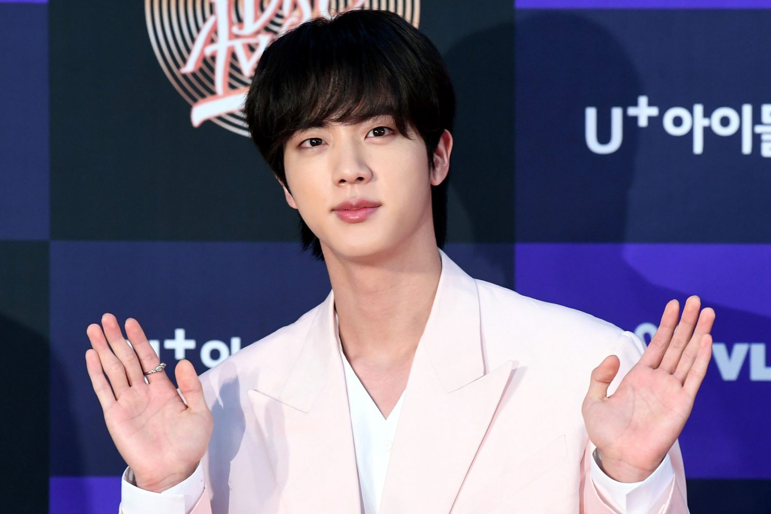 [Kpop Planet News] BTS Jin's Fan Club Donated To Underprivileged Elder